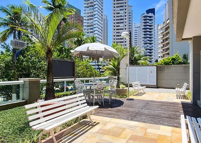 Apto 150m² com 4 suítes de frente para o mar em Guarujá